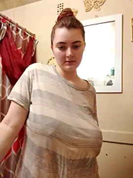 Snapshot of Snowbunnycake_131 chatting on 12/11/24, 11:30 Snowbunnycake 131 online show from 12/11/24, 11:30