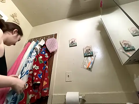 Snowbunnycake 131 online show from 12/03/25, 06:10