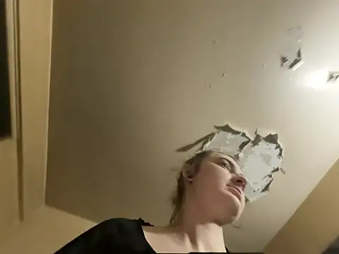 Snowbunnycake 131 online show from 05/22/26, 06:09