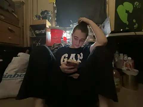 Snowbunnycake 131 online show from 06/04/26, 10:49
