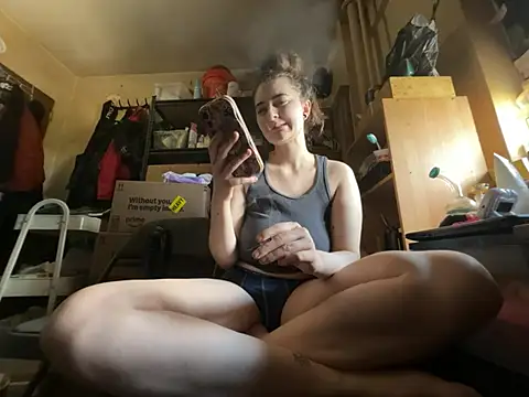 Snowbunnycake 131 online show from 06/17/26, 09:05