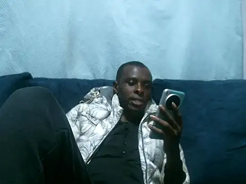 Snapshot of reezly chatting on 11/08/25, 12:55 reezly online show from 11/08/25, 12:55