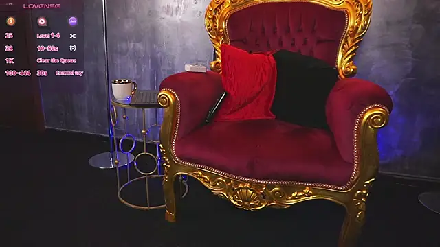 Snapshot of EmpressDesires chatting on 02/24/25, 06:38 EmpressDesires online show from 02/24/25, 06:38