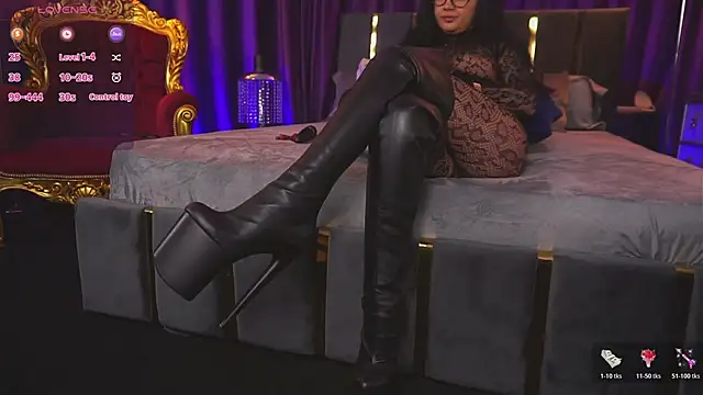 Snapshot of EmpressDesires chatting on 02/21/26, 03:18 EmpressDesires online show from 02/21/26, 03:18