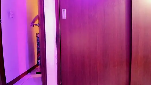 Snapshot of _Lunnaa_ chatting on 12/30/24, 01:48 Lunnaa online show from 12/30/24, 01:48