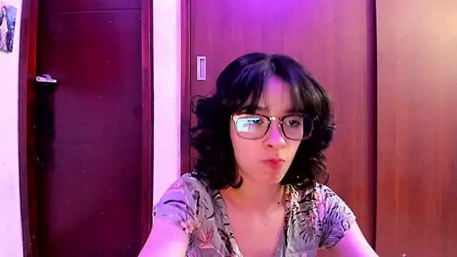 Snapshot of _Lunnaa_ chatting on 02/10/25, 12:41 Lunnaa online show from 02/10/25, 12:41