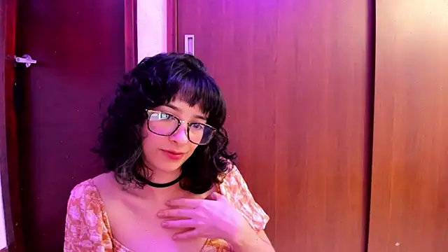 Snapshot of _Lunnaa_ chatting on 03/23/25, 04:05 Lunnaa online show from 03/23/25, 04:05