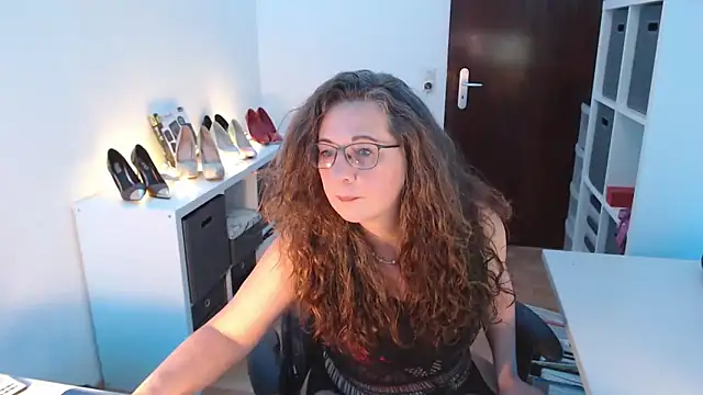 Snapshot of GeilesLuder75 chatting on 02/16/25, 05:04 GeilesLuder75 online show from 02/16/25, 05:04