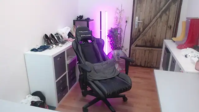 Snapshot of GeilesLuder75 chatting on 11/20/25, 09:25 GeilesLuder75 online show from 11/20/25, 09:25