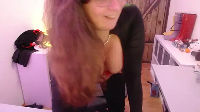 Snapshot of GeilesLuder75 chatting on 12/15/25, 05:17 GeilesLuder75 online show from 12/15/25, 05:17