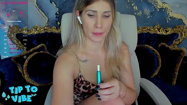 Snapshot of CassandraGood chatting on 12/14/24, 02:34 CassandraGood online show from 12/14/24, 02:34