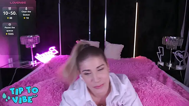 Snapshot of CassandraGood chatting on 01/11/25, 04:38 CassandraGood online show from 01/11/25, 04:38