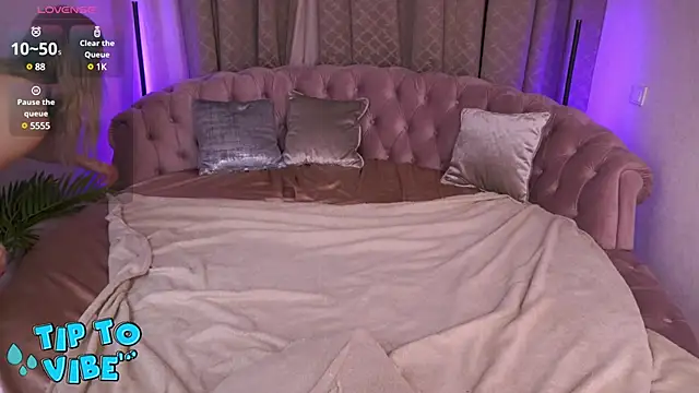 Snapshot of CassandraGood chatting on 03/09/25, 03:11 CassandraGood online show from 03/09/25, 03:11