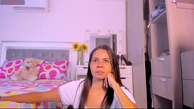 Snapshot of sharonDulce chatting on 05/01/26, 04:28 sharonDulce online show from 05/01/26, 04:28