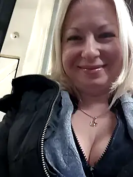 Arina smiles online show from 12/08/24, 01:47