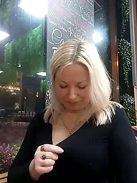 Arina smiles online show from 12/20/24, 06:35