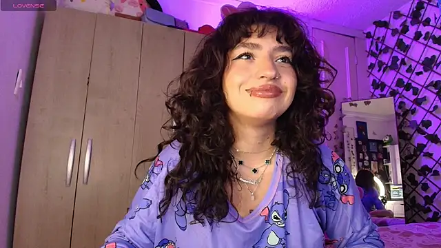 Snapshot of valenor_ chatting on 06/25/26, 05:12 valenor online show from 06/25/26, 05:12