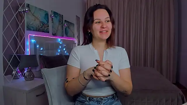 Snapshot of EsterLogan chatting on 01/10/25, 05:47 EsterLogan online show from 01/10/25, 05:47