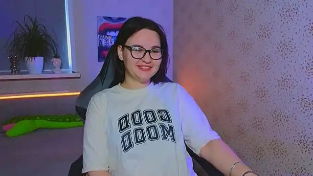 EsterLogan online show from 11/04/25, 08:57