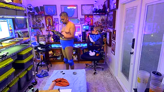 Snapshot of Briefs_bud chatting on 12/22/24, 02:39 Briefs bud online show from 12/22/24, 02:39