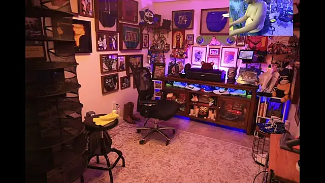 Snapshot of Briefs_bud chatting on 01/05/25, 06:02 Briefs bud online show from 01/05/25, 06:02