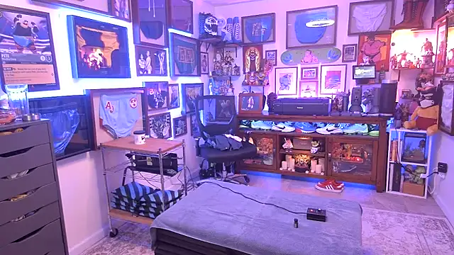 Snapshot of Briefs_bud chatting on 03/06/25, 06:08 Briefs bud online show from 03/06/25, 06:08