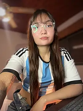 LunaXuan online show from 06/27/26, 10:59