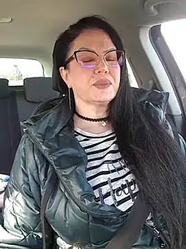 Snapshot of x__KHALEESI__x chatting on 02/14/26, 11:07 x KHALEESI x online show from 02/14/26, 11:07