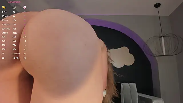 NiaHolland online show from 12/06/24, 05:00