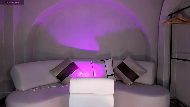 NiaHolland online show from 09/23/25, 06:00