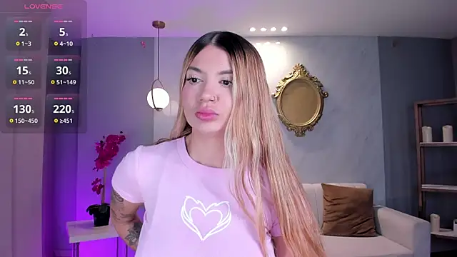 Snapshot of NiaHolland chatting on 12/19/25, 08:27 NiaHolland online show from 12/19/25, 08:27