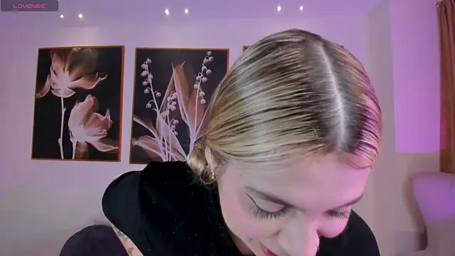 Snapshot of NiaHolland chatting on 02/01/26, 05:55 NiaHolland online show from 02/01/26, 05:55