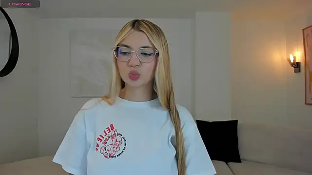 Snapshot of NiaHolland chatting on 02/08/26, 10:46 NiaHolland online show from 02/08/26, 10:46