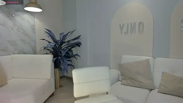 Snapshot of NiaHolland chatting on 02/15/26, 10:50 NiaHolland online show from 02/15/26, 10:50