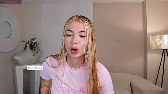NiaHolland online show from 06/05/26, 10:54