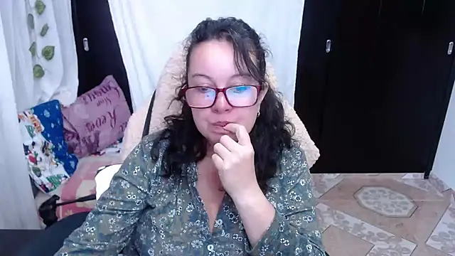 Snapshot of Sonialorens_ chatting on 12/18/24, 02:28 Sonialorens  online show from 12/18/24, 02:28