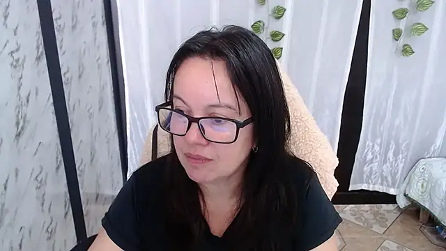 Snapshot of Sonialorens_ chatting on 03/01/25, 04:33 Sonialorens  online show from 03/01/25, 04:33