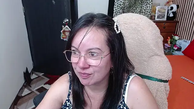 Sonialorens  online show from 12/04/25, 10:29