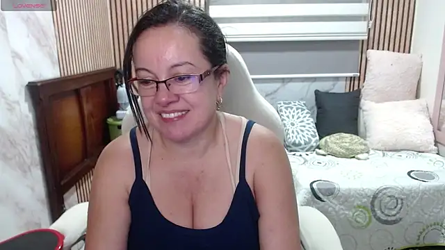 Sonialorens  online show from 06/07/26, 11:08