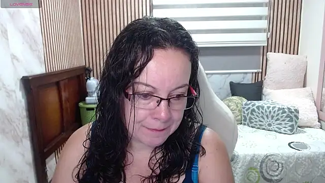 Sonialorens  online show from 06/08/26, 01:11