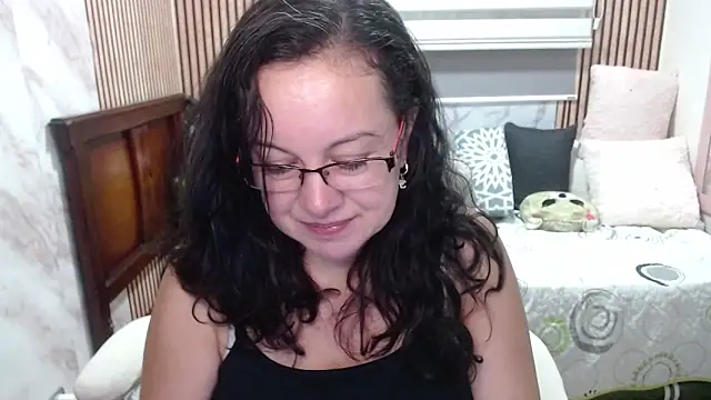 Sonialorens  online show from 06/10/26, 03:55
