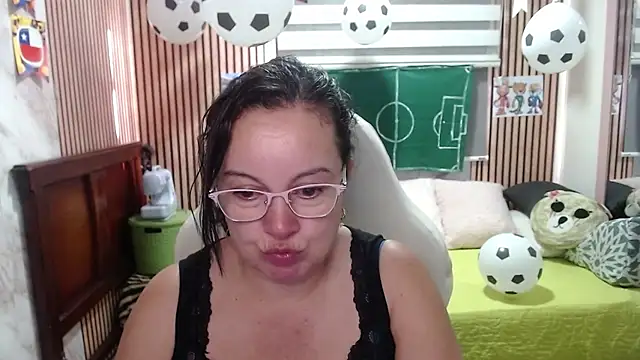 Sonialorens  online show from 06/11/26, 09:46