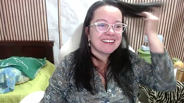 Sonialorens  online show from 06/18/26, 09:41