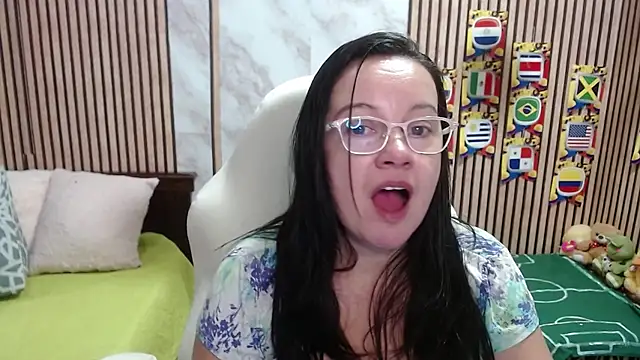 Sonialorens  online show from 06/22/26, 09:12