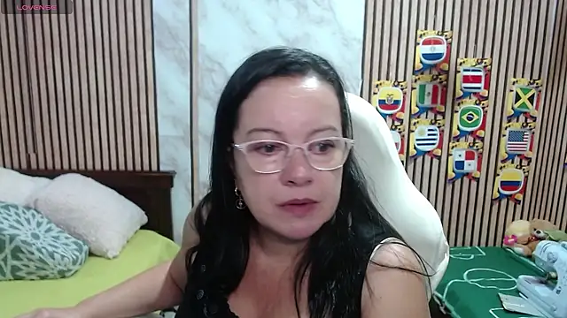 Sonialorens  online show from 06/26/26, 01:04