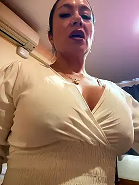 Snapshot of angelitasexy81 chatting on 10/03/25, 09:06 angelitasexy81 online show from 10/03/25, 09:06