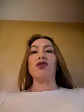 Snapshot of angelitasexy81 chatting on 11/24/25, 10:26 angelitasexy81 online show from 11/24/25, 10:26