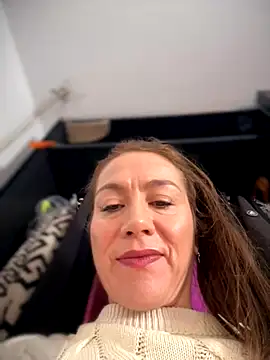 Snapshot of angelitasexy81 chatting on 11/28/25, 10:51 angelitasexy81 online show from 11/28/25, 10:51