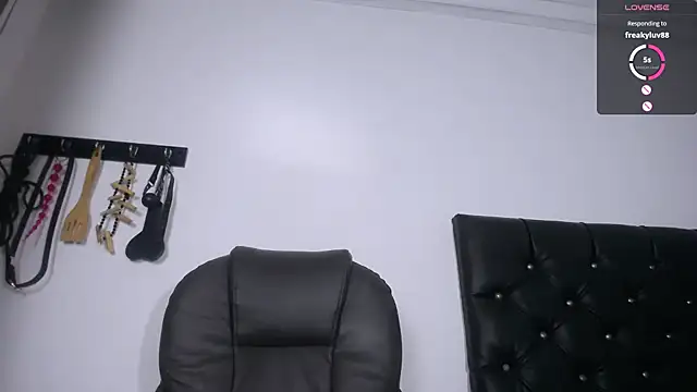 Snapshot of alejandraluxt chatting on 02/23/25, 05:45 alejandraluxt online show from 02/23/25, 05:45