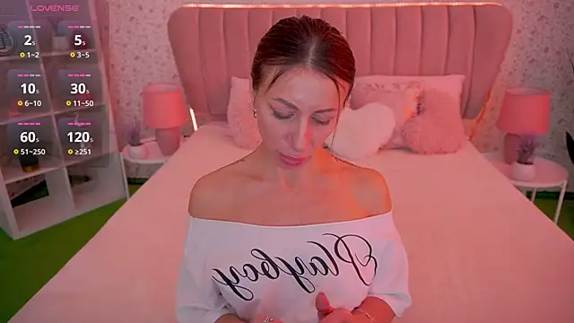 Snapshot of MirandaHobbs chatting on 01/17/26, 07:46 MirandaHobbs online show from 01/17/26, 07:46